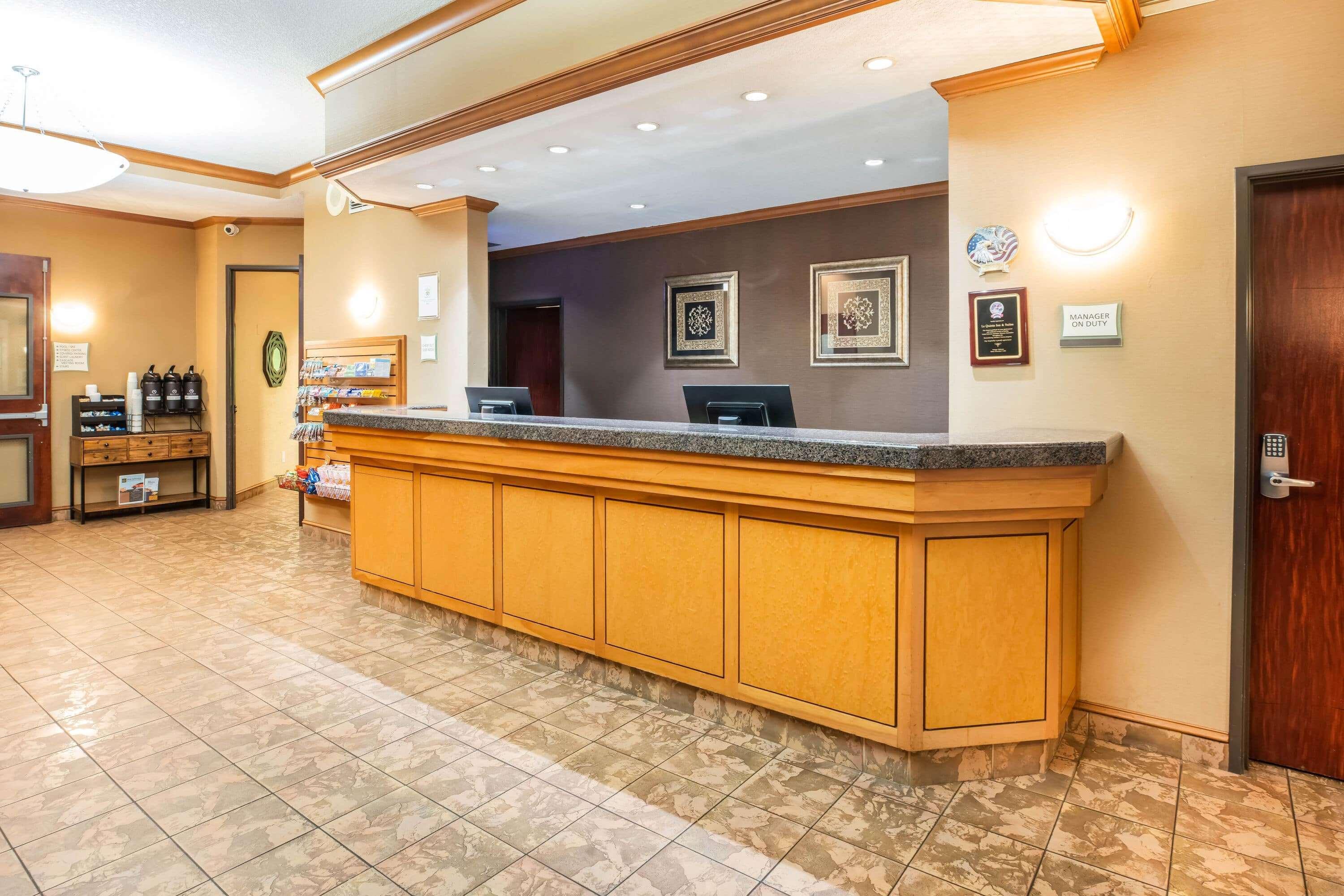 La Quinta By Wyndham Portland Airport Hotel Exterior foto