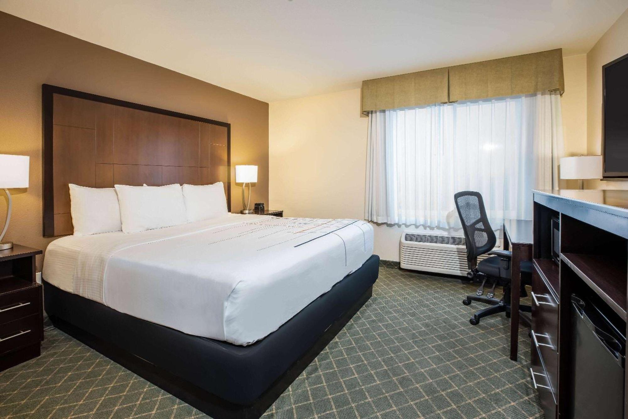 La Quinta By Wyndham Portland Airport Hotel Exterior foto