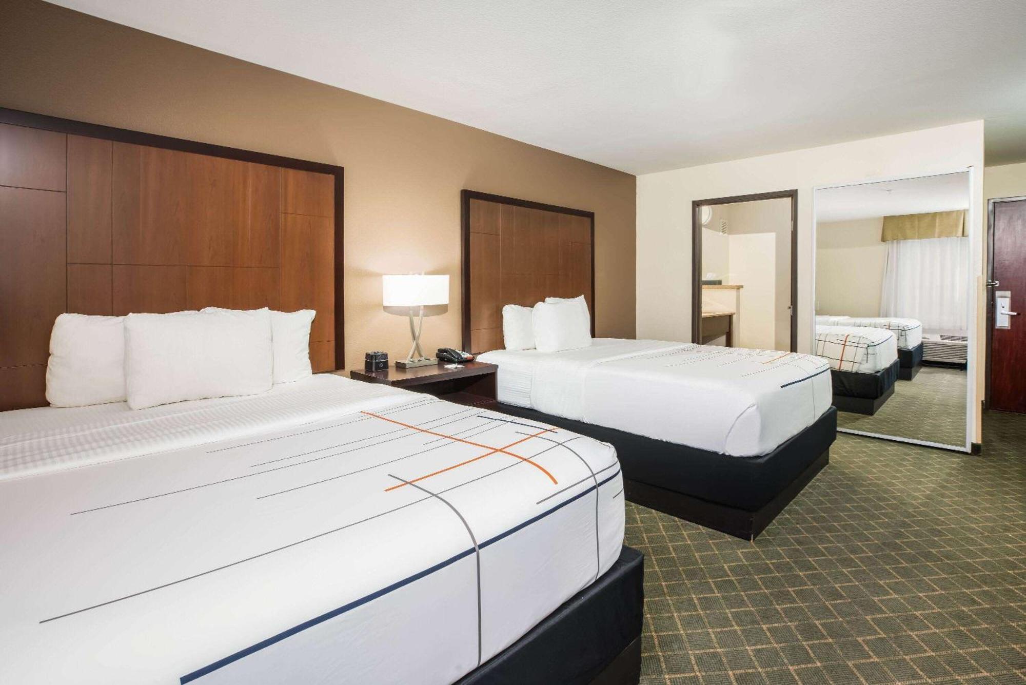 La Quinta By Wyndham Portland Airport Hotel Exterior foto